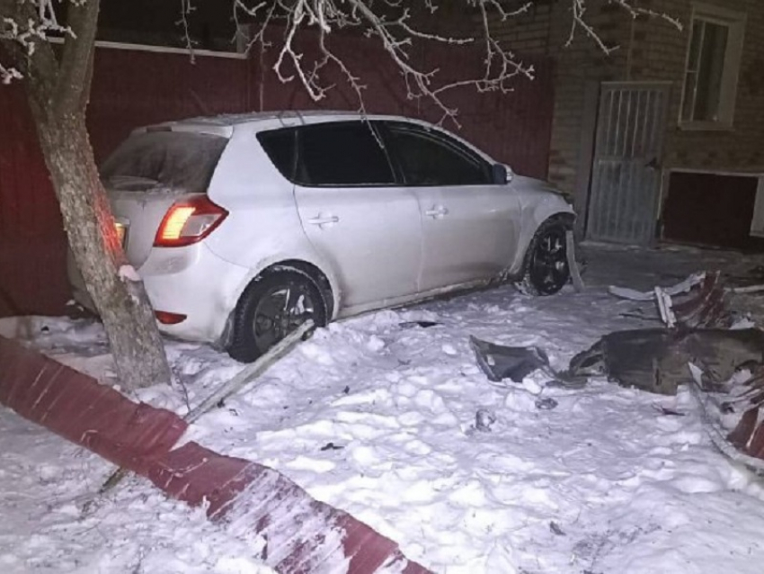 Угонщик автомобиля попал в ДТП и был задержан полицейскими в Терновском районе