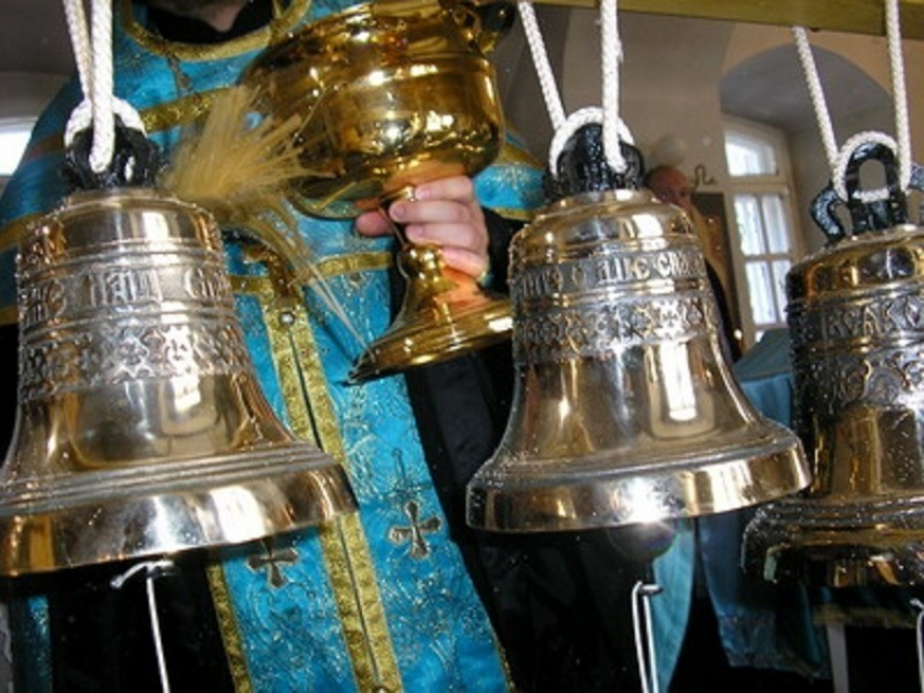 Храм села Средний Карачан получил в дар от Воронежской военно-воздушной академии малую звонницу