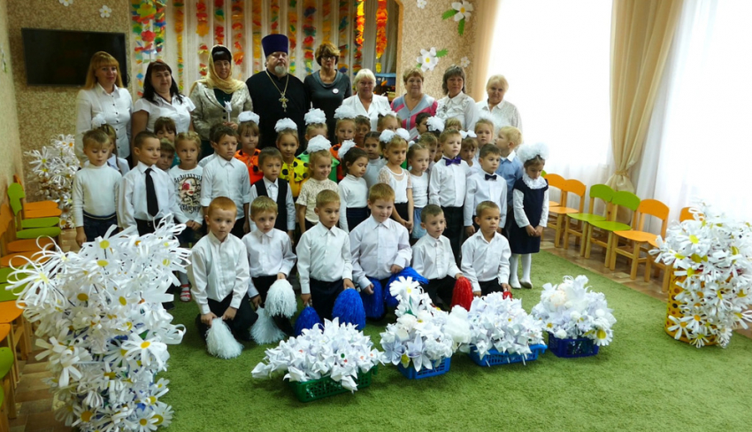 600 бумажных цветов сделал коллектив детского сада №21 г. Борисоглебска в рамках благотворительной акции