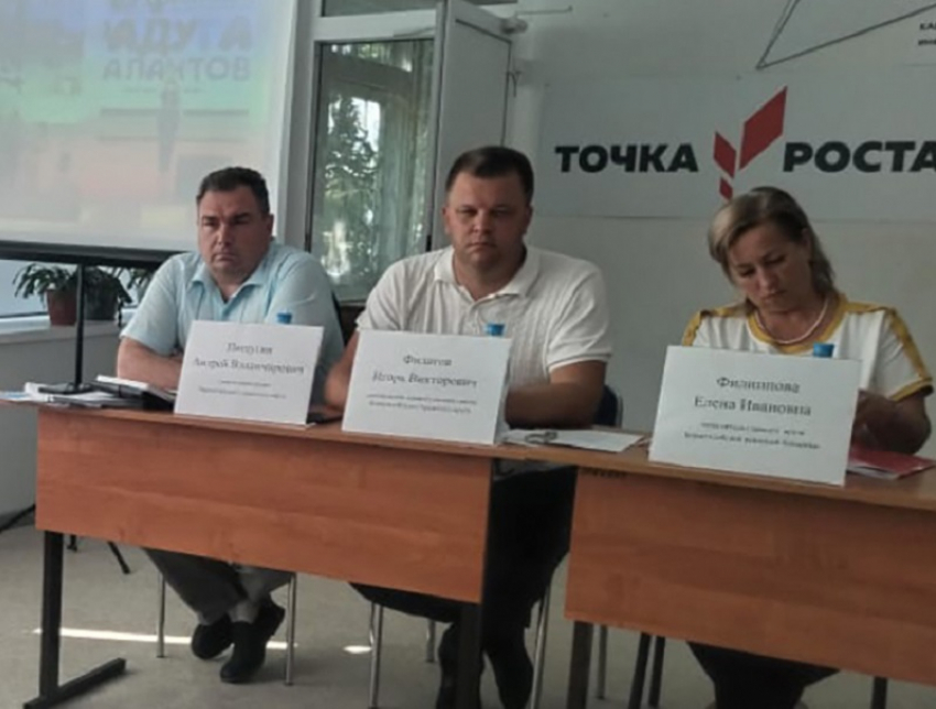 «Насильно мил»: на встречи с главой администрации в Борисоглебске загоняют родителей школьников
