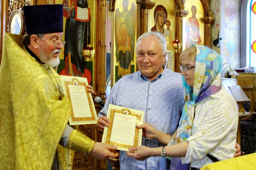  В Казанском храме г.Борисоглебска поздравили супругов-долгожителей