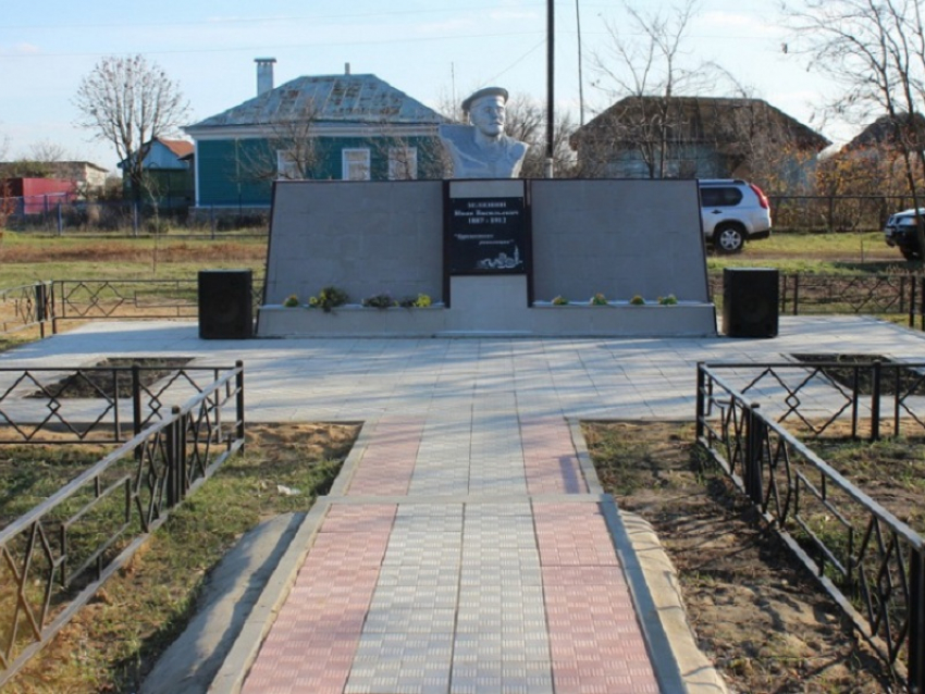 В Терновском районе реконструировали памятник большевику Ивану Зеленину