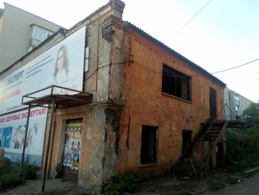 Печально известное здание на привокзальной площади Борисоглебска будет изъято из собственности предпринимателя