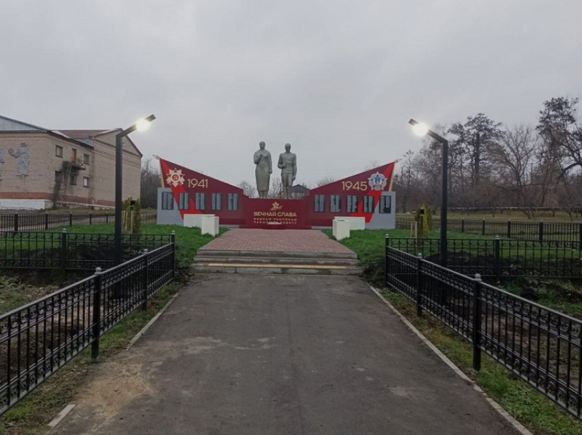 На мемориале в одном из сёл Грибановского района установили освещение