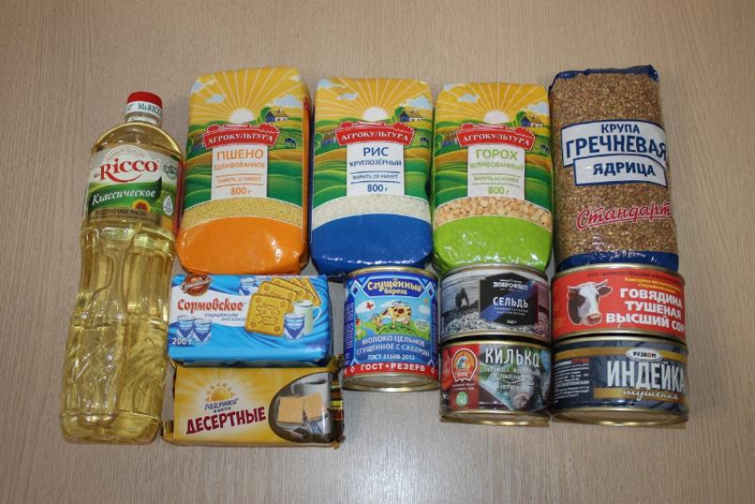 Священники Борисоглебска приехали с продуктами к одиноким пенсионерам