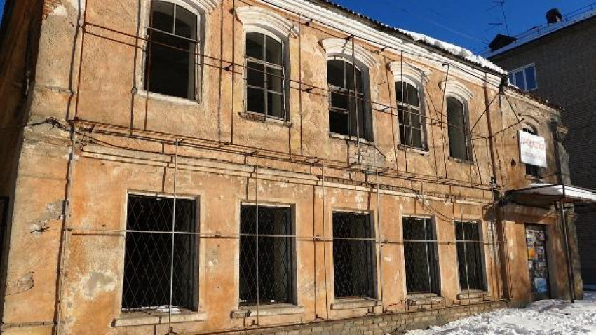 Владельца полуразрушенного  «дома Горького» в Борисоглебске вновь оштрафовали