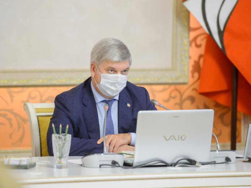 Новые меры против COVID-19 разрабатывают чиновники в Воронежской области