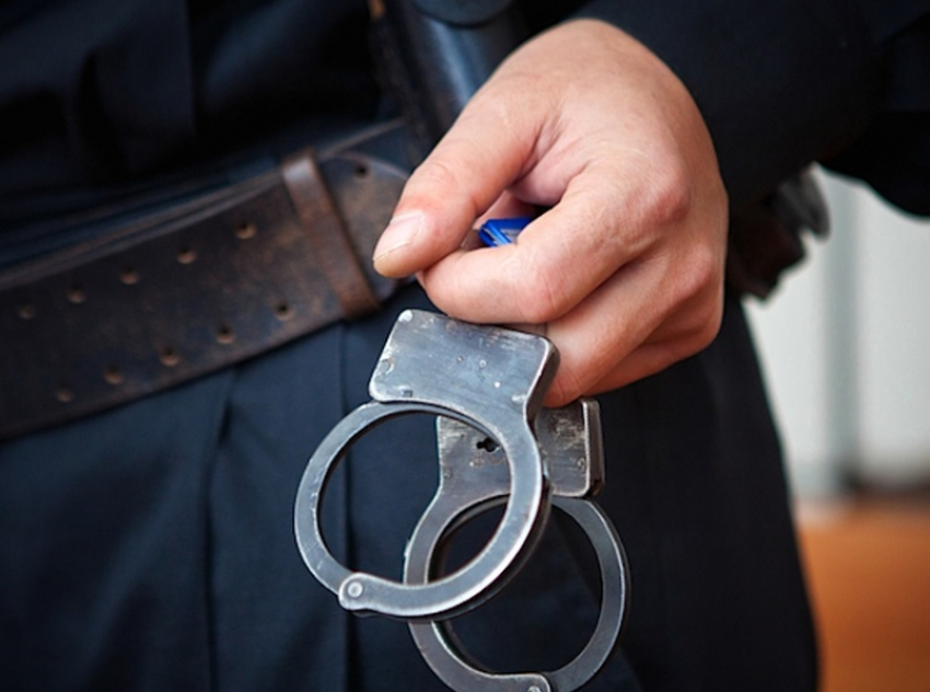 Укравшего ноутбук и женскую куртку молодого человека задержали полицейские в Терновском районе