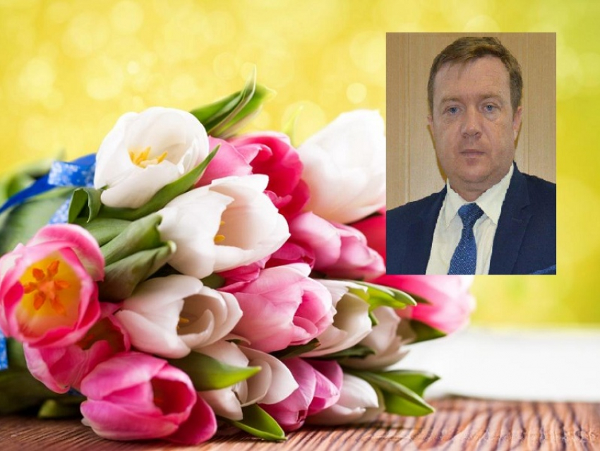 Александр Леонов поздравил поворинских женщин с Международным женским днем
