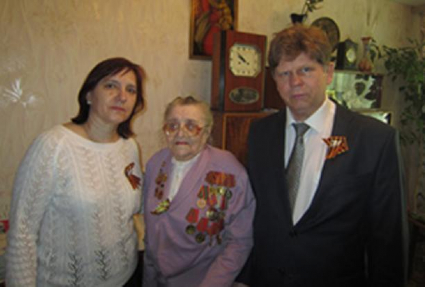 Депутат Воронежской областной Думы поздравил ветеранов Борисоглебска