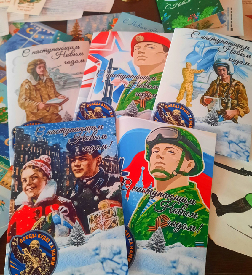 Более 100 открыток изготовили борисоглебские студенты для воинов СВО