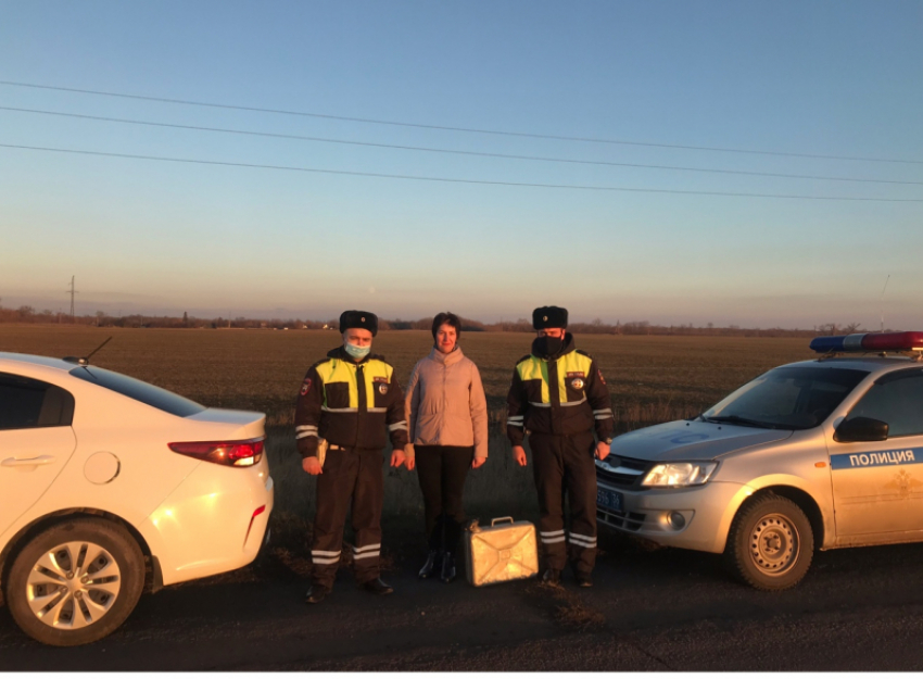  Неопытная  автоледи попала в беду на трассе в Воронежской области