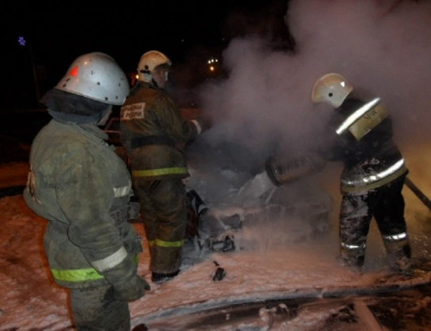 В ночь с четверга на пятницу в Борисоглебске сгорел автомобиль