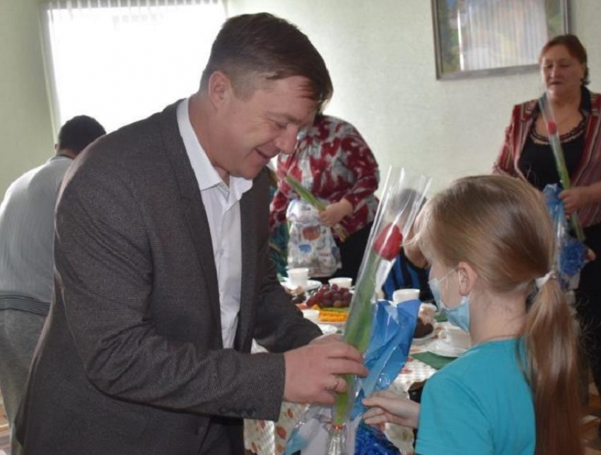 Поворинцы протянули руку помощи мирным жителям Украины и окружили заботой беженцев из Донбасса