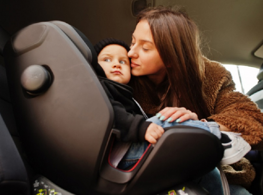 Штрафы за перевозку детей без автокресел увеличились в России