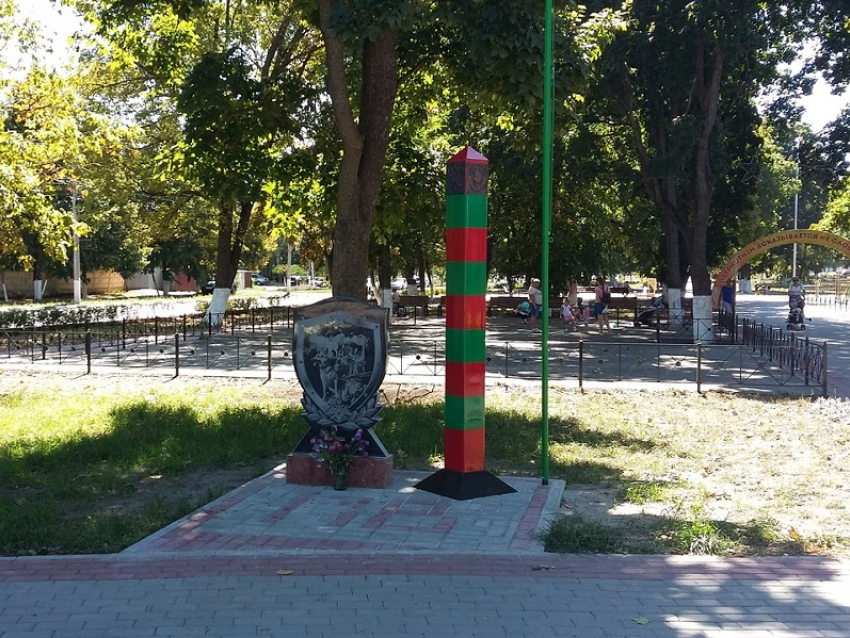 Памятный знак защитникам рубежей установили в центральном сквере Борисоглебска