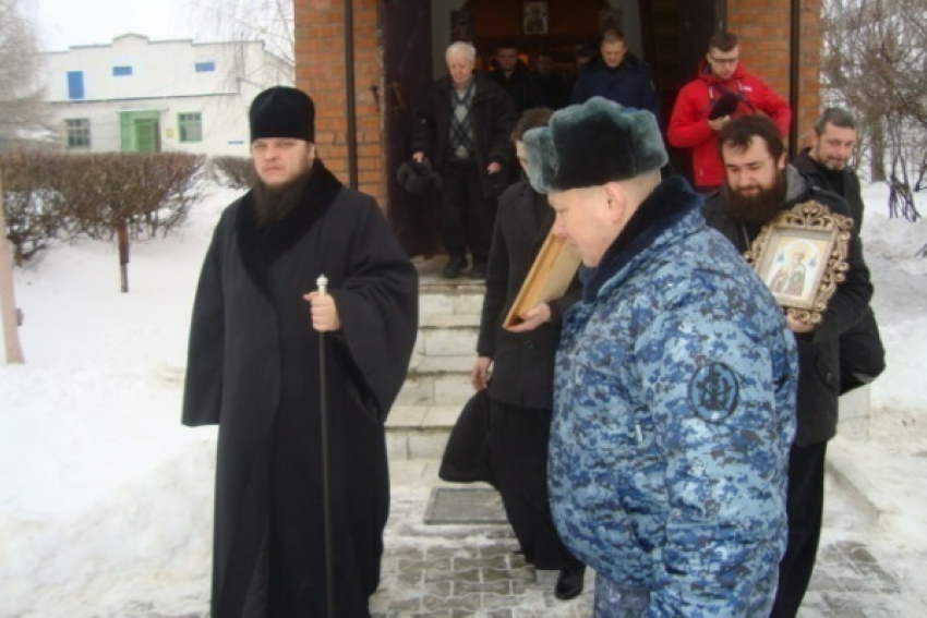 Епископ Борисоглебский Сергий передал рождественские подарки заключенным ИК-9