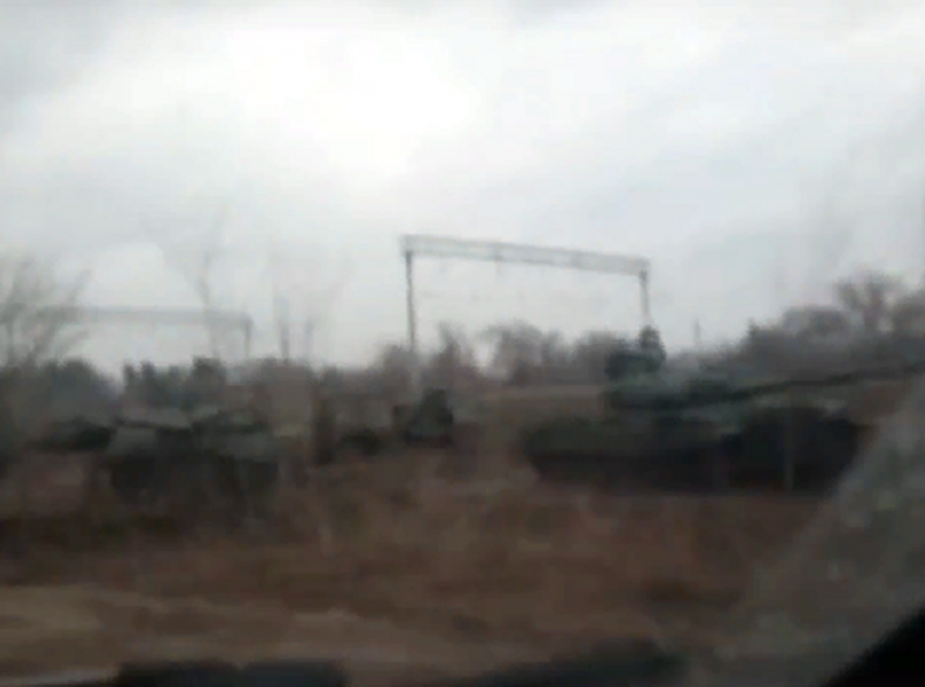 Огромное скопление танков и бронетехники заметили под Воронежем