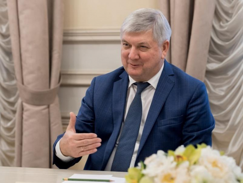 О новых мерах поддержки семьям погибших силовиков из Воронежской области заявил Александр Гусев