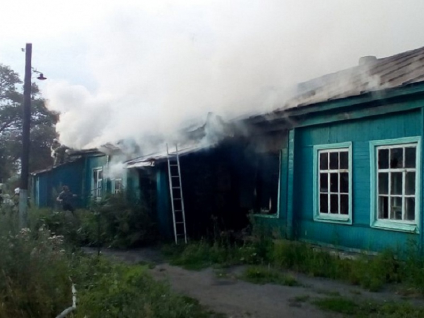 В Грибановском районе сгорела заброшенная школа
