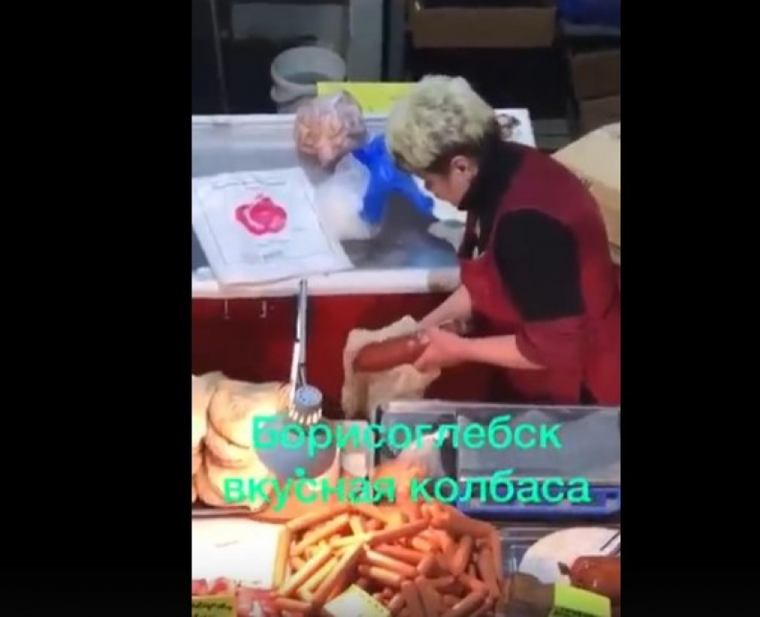 «Никакого нарушения СанПин нет»: продавец колбасы на Борисоглебском рынке прокомментировала скандальное видео