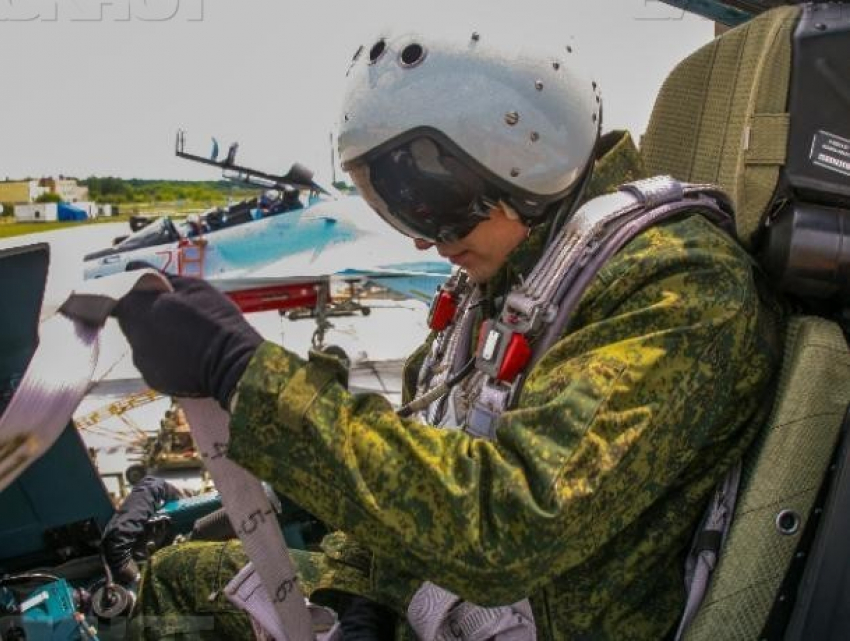 Авиационные экипажи Воронежской области получат новые комплекты лётной формы