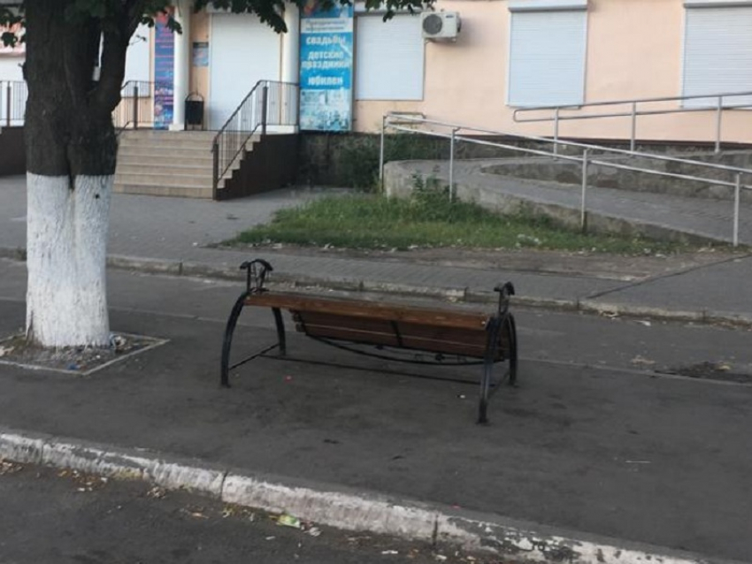 Последствия очередного акта вандализма сфотографировали в Борисоглебске