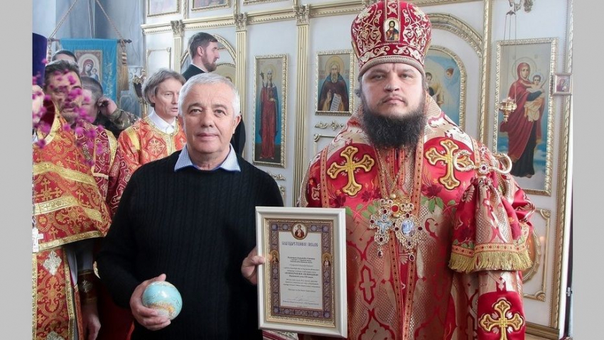  Борисоглебский  епископ вручил благодарность фермеру 