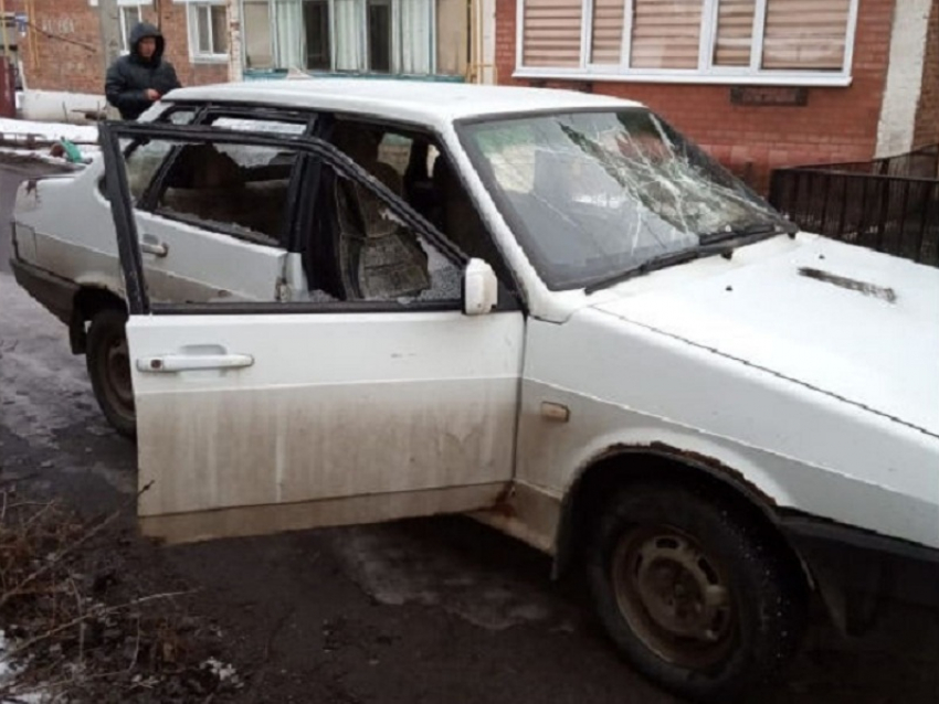 В Борисоглебске горе-угонщик разбил автомобиль, который не смог завести