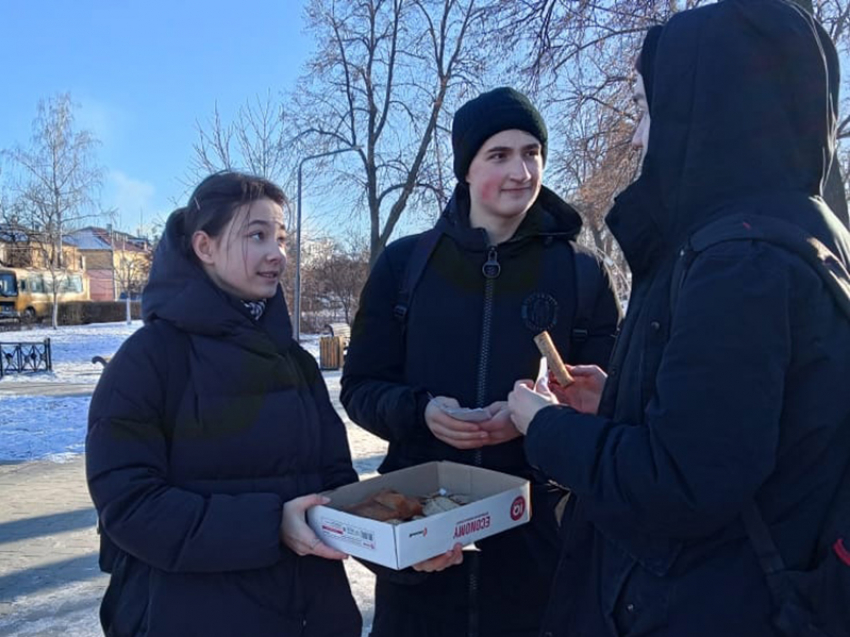 В школах и на улицах  Борисоглебска прошла акция «Блокадный хлеб"