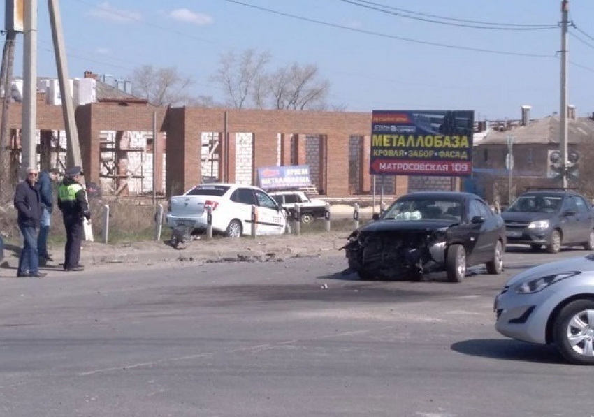 В Борисоглебске в лобовом столкновении автомобилей пострадала сотрудница автосалона
