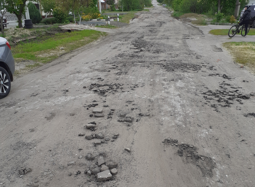 Эту дорогу в Борисоглебске асфальтировали при Горбачеве. А отгрейдировали – при Пищугине.