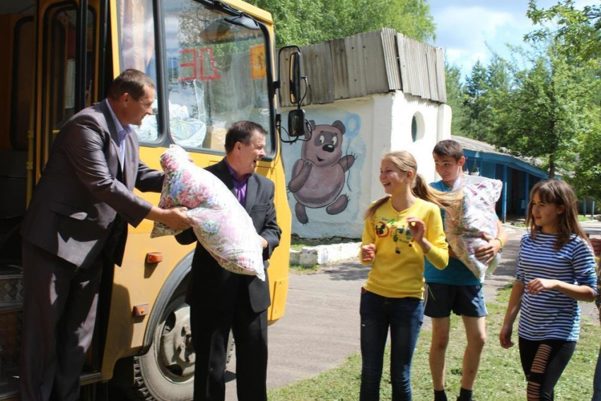 В Грибановке, вслед за районной администрацией, к шефству над детским лагерем подключились депутаты.