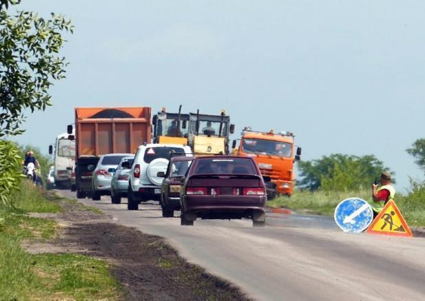 В Борисоглебском районе асфальтируют дорогу к селу Чигорак