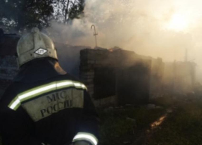 В Борисоглебске произошел пожар в гаражном кооперативе «Тюльпан»
