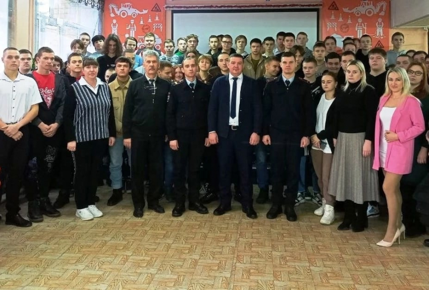 О законе и ответственности поговорили борисоглебские студенты с представителями полиции в Борисоглебске