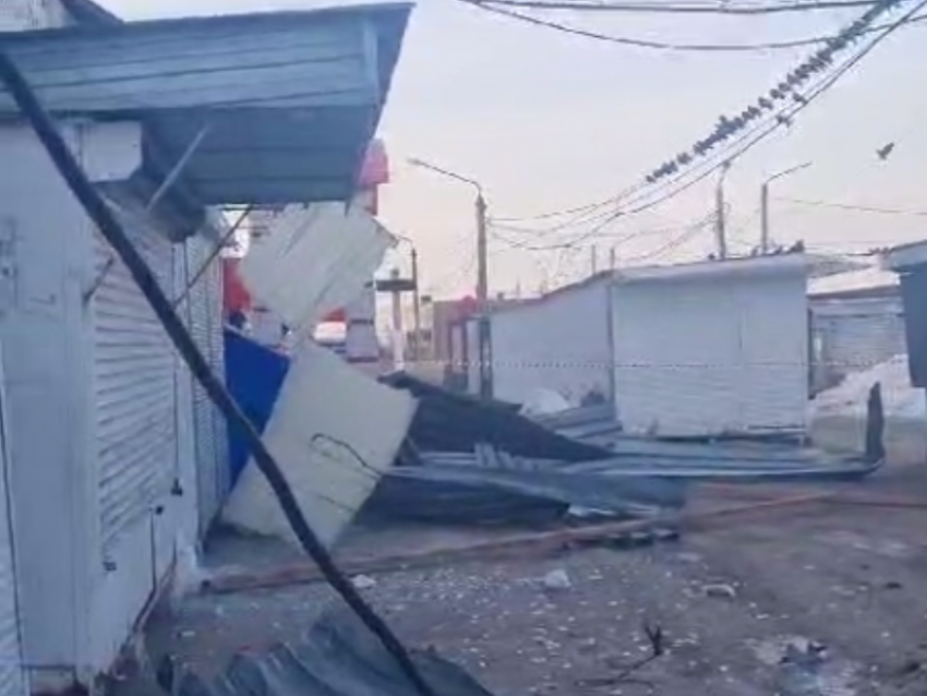 Опубликовано фото и видео разрушений в Воронеже после массовой атаки украинских БПЛА