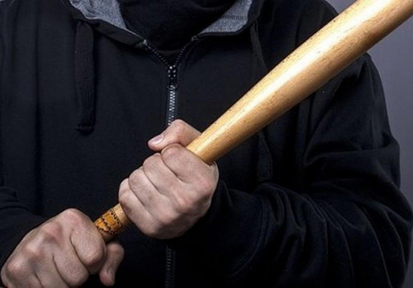  В Новохоперске мужчина напал на подростка с бейсбольной битой