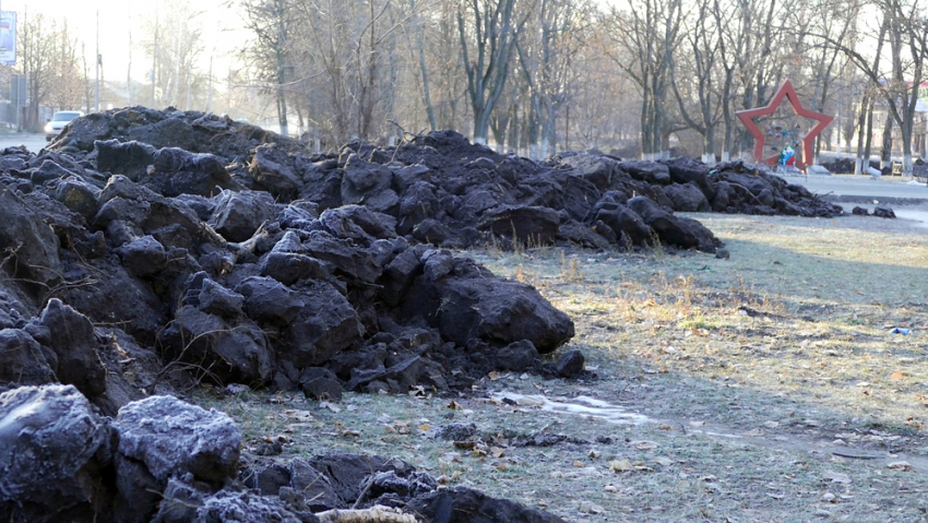 Центральные скверы Борисоглебска завалили тоннами чернозема
