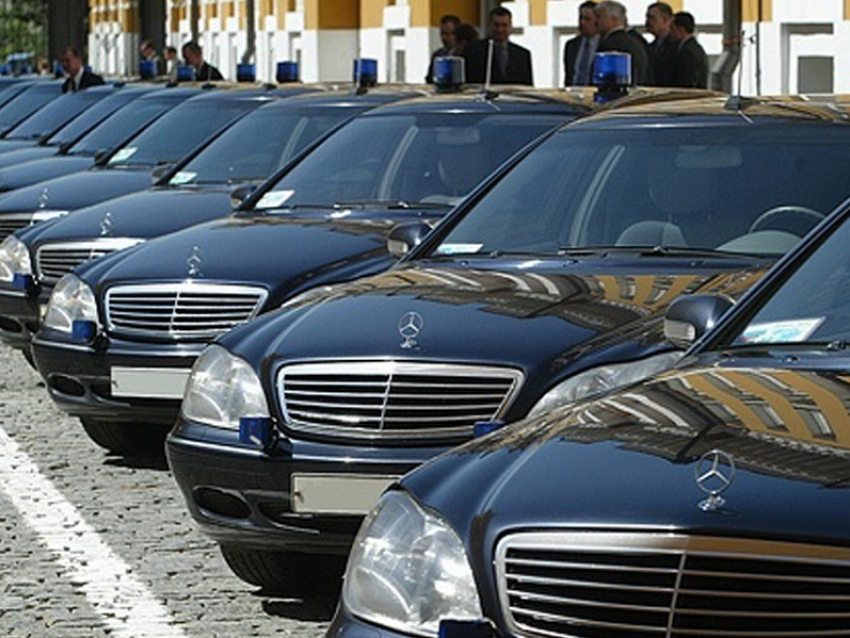 ЕР отклонила закон о запрете чиновникам закупать для себя дорогие автомобили за деньги из госбюджета 