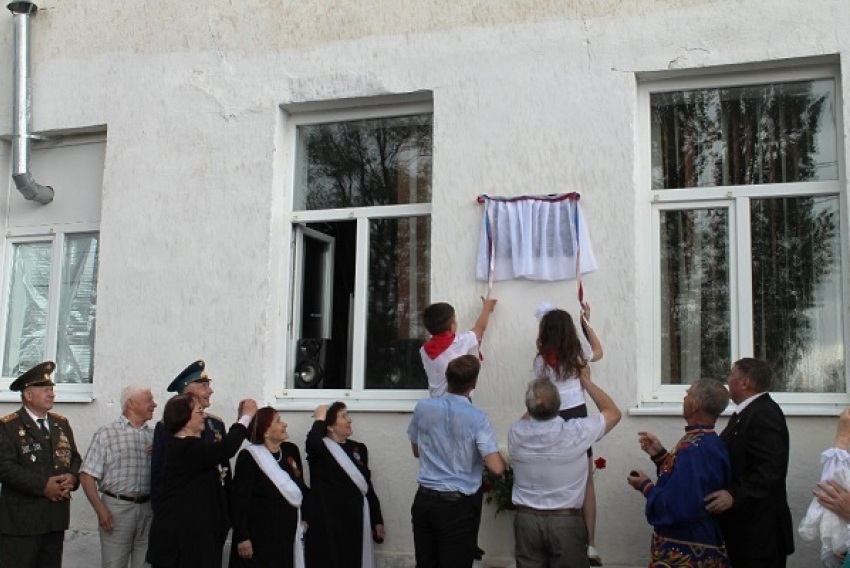 В Поворинском районе установили памятный знак поэту-земляку 