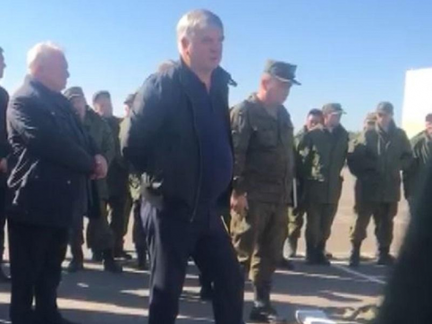 После скандала появилось видео неформальной встречи губернатора Гусева с мобилизованными в Воронежской области