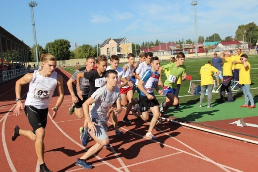 Легкоатлеты из Борисоглебска и соседних районов почтили память Сергея Ермолаева соревнованиями