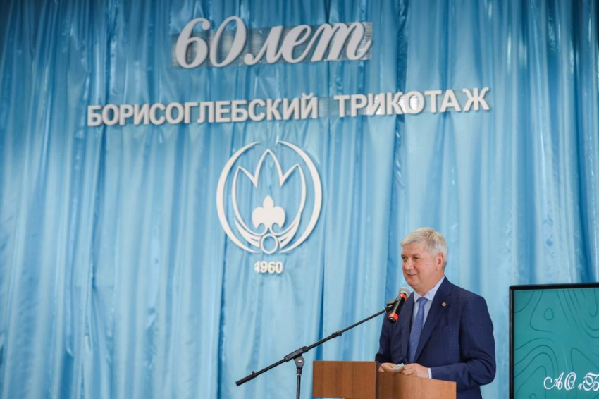 Александр Гусев похвастался борисоглебскими носками для иностранцев