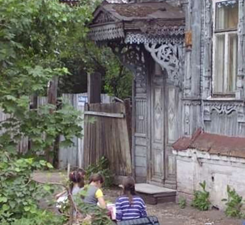 Юные художники Борисоглебска обратят внимание жителей на исчезающее деревянное зодчество