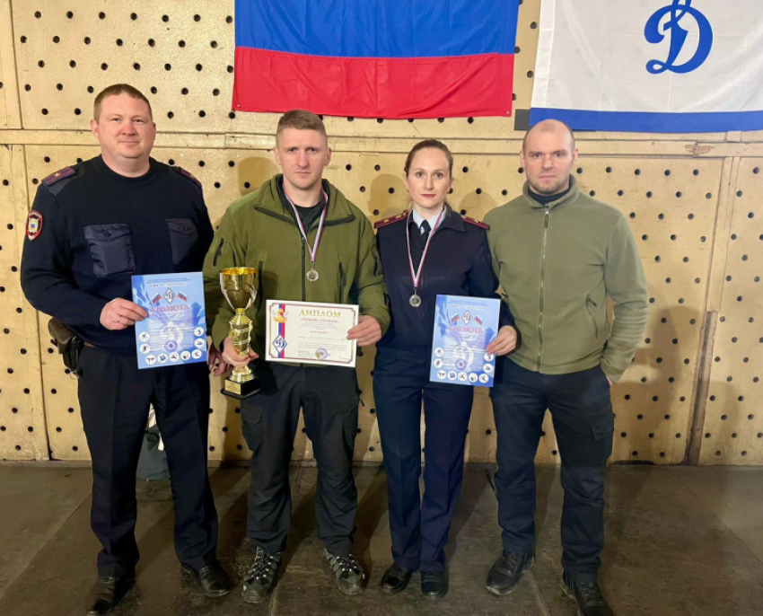 Полицейские из Терновского района стали призерами соревнований по стрельбе из боевого оружия