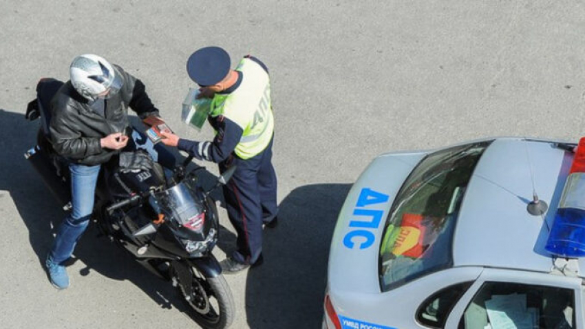 Пьяный водитель мопеда попытался дать взятку в 12 000 рублей и попал на скамью подсудимых