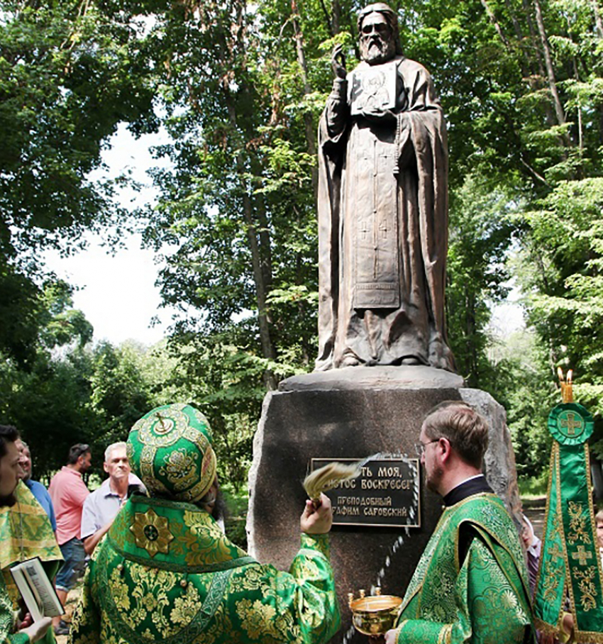 1 августа в Грибановском районе установили памятник преподобному Серафиму Саровскому