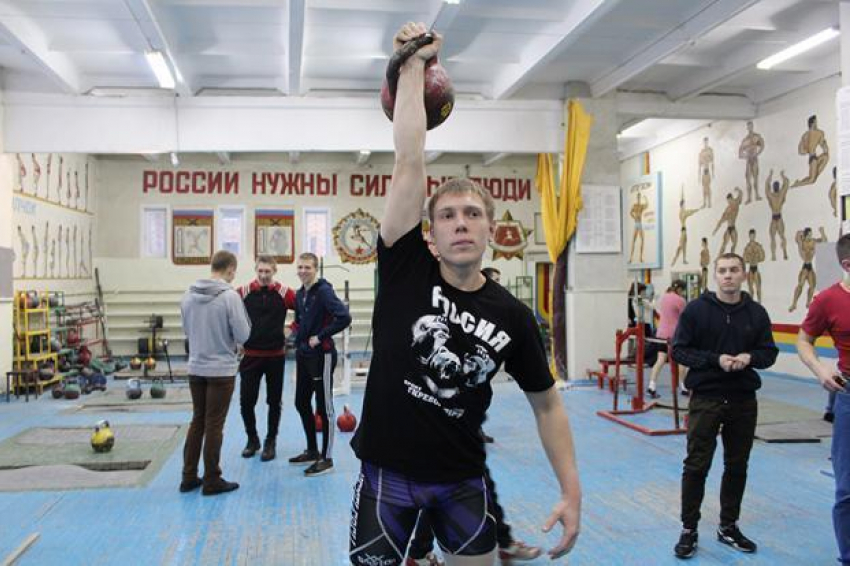 Борисоглебские гиревики стали бронзовыми призерами областных соревнований