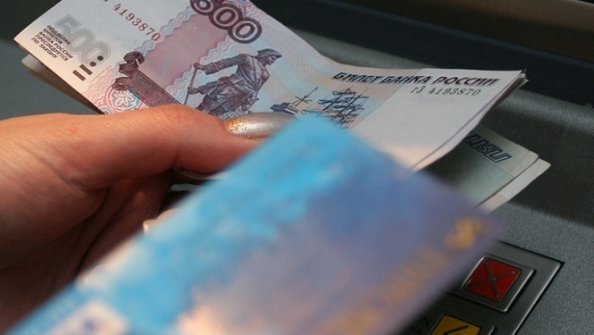 В Новохоперске задержали девушку, взявшую из банкомата чужие деньги